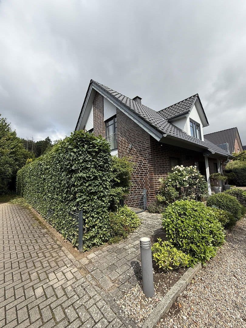 Predaj domu 160 m², pozemek 769 m², Buchholz in der Nordheide, Dolné Sasko Predaj domu 160 m², pozemek 769 m², Buchholz in der Nordheide, Dolné Sasko