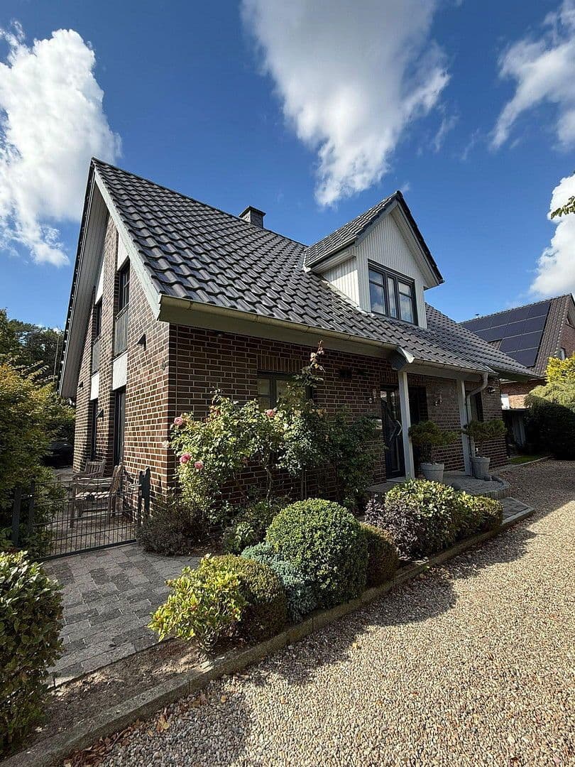 Predaj domu 160 m², pozemek 769 m², Buchholz in der Nordheide, Dolné Sasko Predaj domu 160 m², pozemek 769 m², Buchholz in der Nordheide, Dolné Sasko