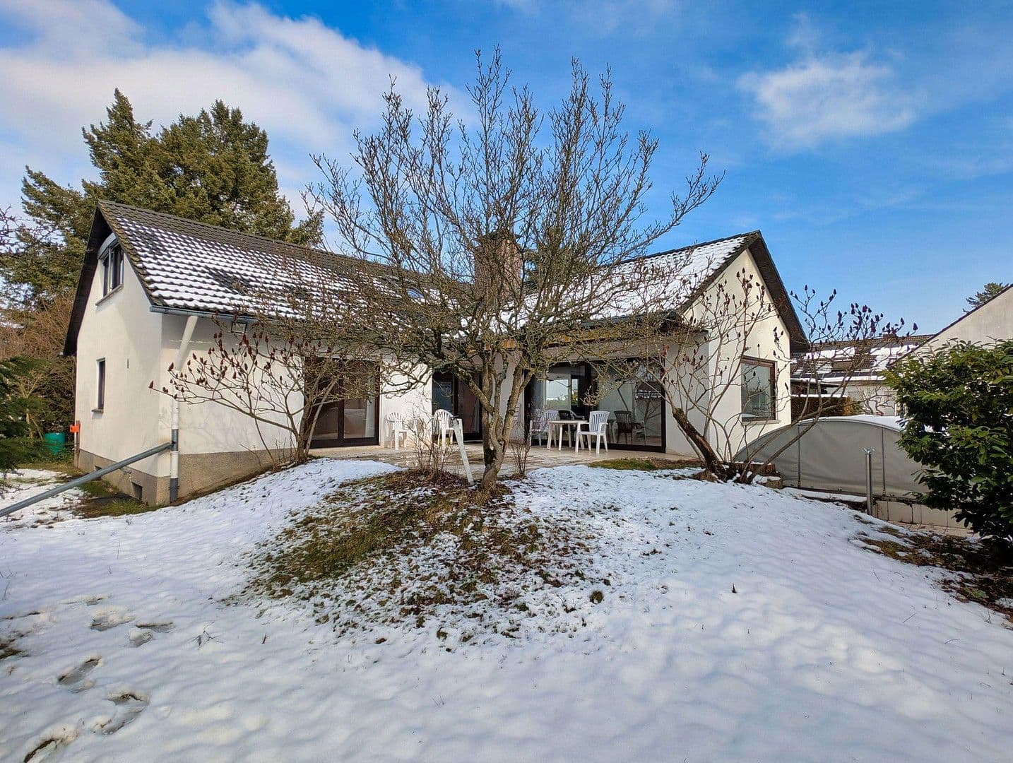 Predaj domu 226 m², pozemek 741 m², Heusenstamm, Hesensko Predaj domu 226 m², pozemek 741 m², Heusenstamm, Hesensko