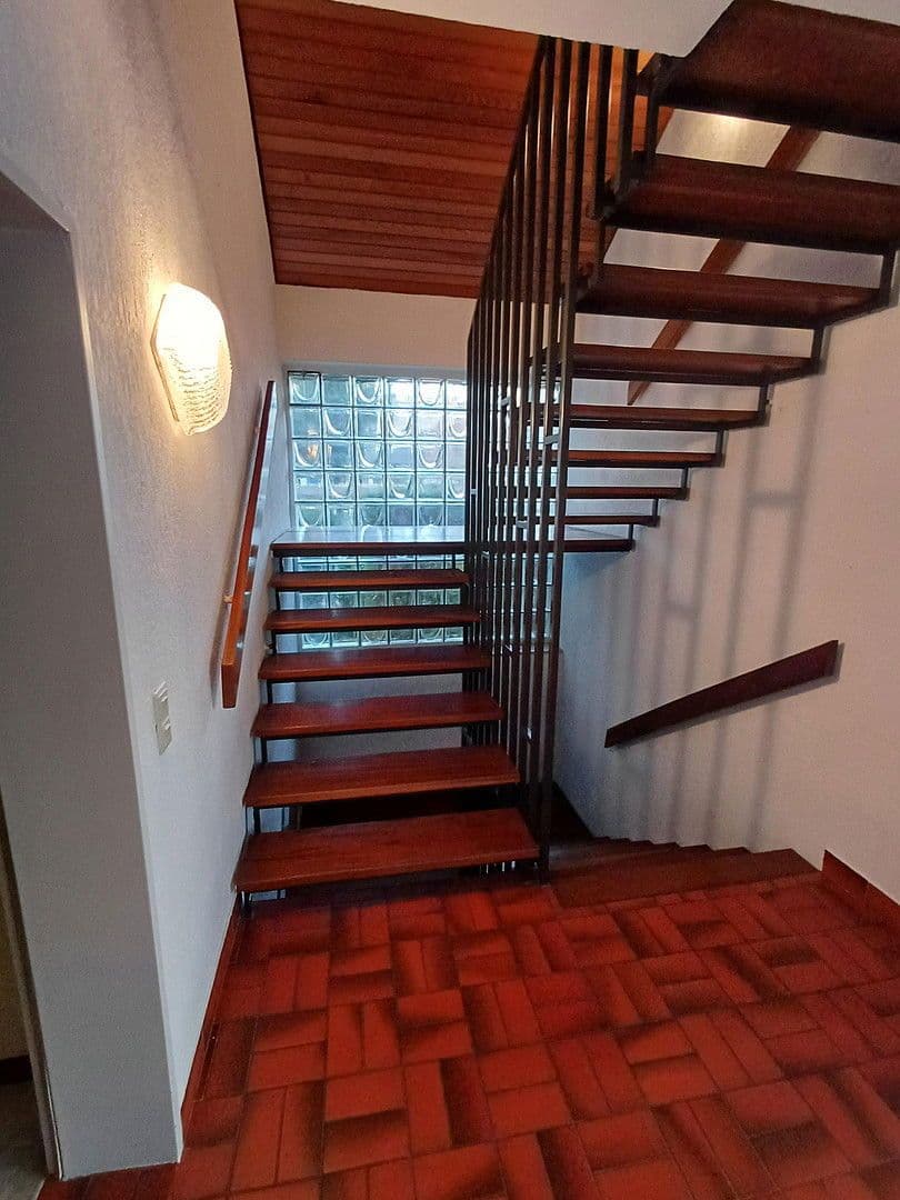 Predaj domu 226 m², pozemek 741 m², Heusenstamm, Hesensko Predaj domu 226 m², pozemek 741 m², Heusenstamm, Hesensko