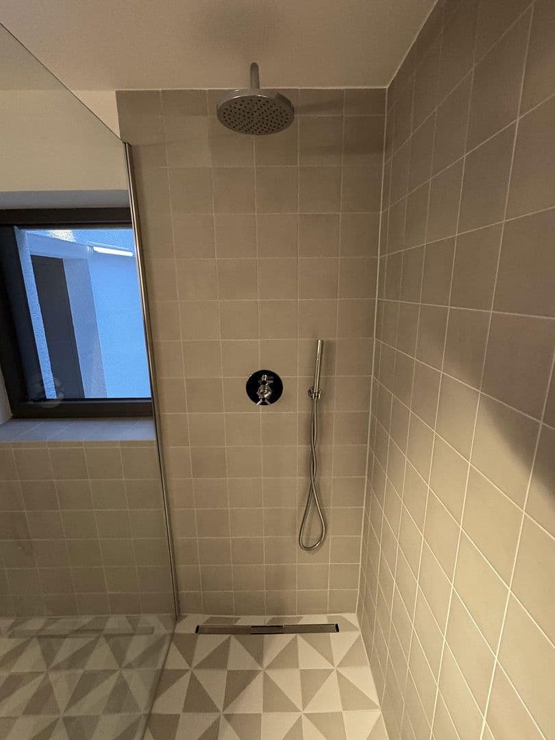 Prenájom bytu 3-izbový 100 m², Brahmsweg 2, Wiesbaden, Hesensko Prenájom bytu 3-izbový 100 m², Brahmsweg 2, Wiesbaden, Hesensko