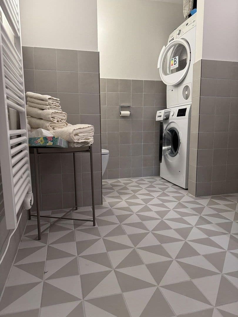 Prenájom bytu 3-izbový 100 m², Brahmsweg 2, Wiesbaden, Hesensko Prenájom bytu 3-izbový 100 m², Brahmsweg 2, Wiesbaden, Hesensko