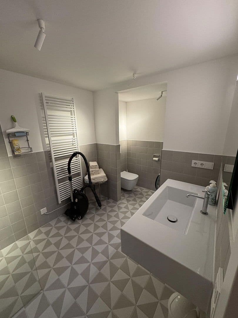 Prenájom bytu 3-izbový 100 m², Brahmsweg 2, Wiesbaden, Hesensko Prenájom bytu 3-izbový 100 m², Brahmsweg 2, Wiesbaden, Hesensko