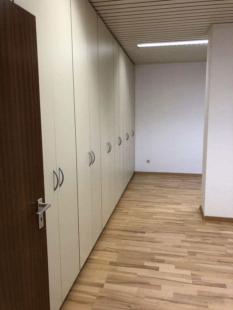 Prenájom kancelárie 55 m², Göppingen, Bádensko-Wurttembersko Prenájom kancelárie 55 m², Göppingen, Bádensko-Wurttembersko