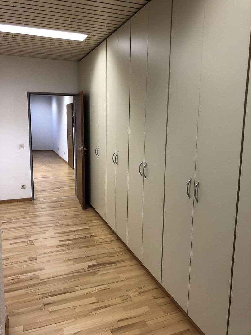 Prenájom kancelárie 55 m², Göppingen, Bádensko-Wurttembersko Prenájom kancelárie 55 m², Göppingen, Bádensko-Wurttembersko
