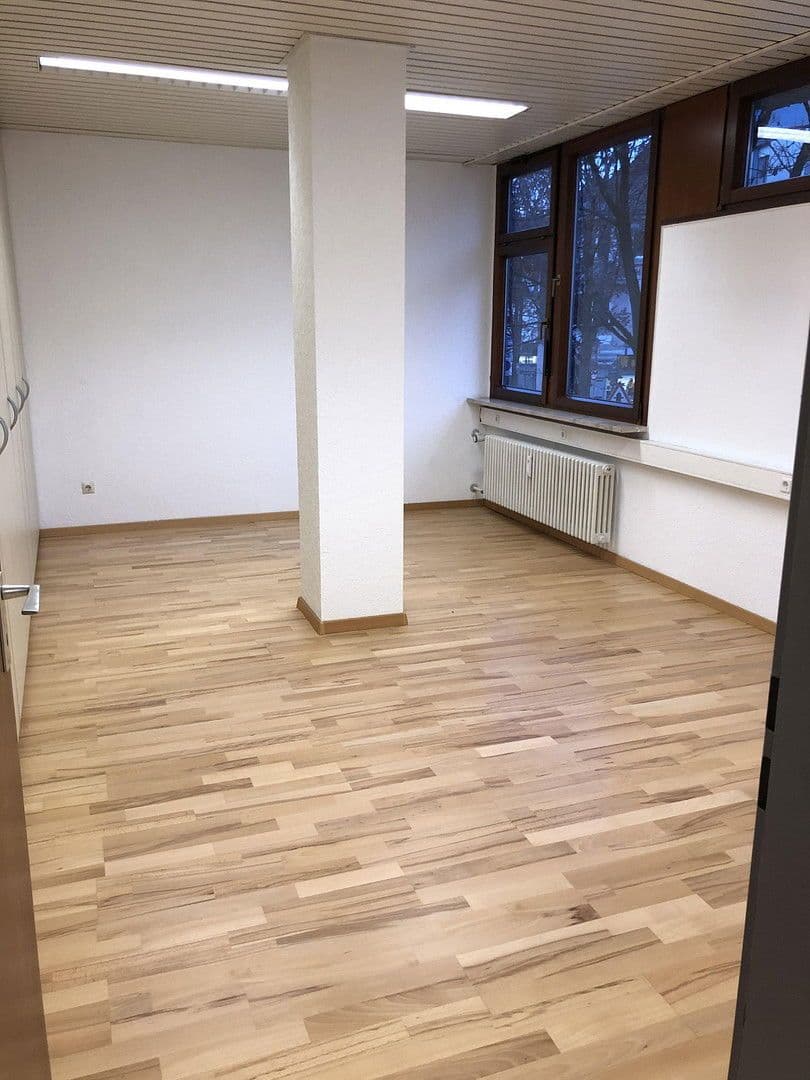 Prenájom kancelárie 55 m², Göppingen, Bádensko-Wurttembersko Prenájom kancelárie 55 m², Göppingen, Bádensko-Wurttembersko
