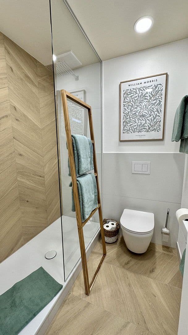 Prenájom bytu 2-izbový 40 m², Kölner Str. 285, Düsseldorf, Severné Porýnie - Westfálsko Prenájom bytu 2-izbový 40 m², Kölner Str. 285, Düsseldorf, Severné Porýnie - Westfálsko