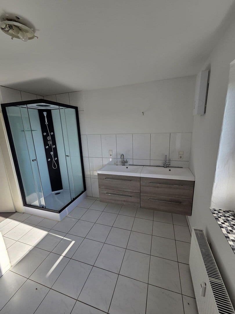 Prenájom bytu 4-izbový 105 m², Breiter Weg 6, Auderath, Porýnie-Falcko Prenájom bytu 4-izbový 105 m², Breiter Weg 6, Auderath, Porýnie-Falcko