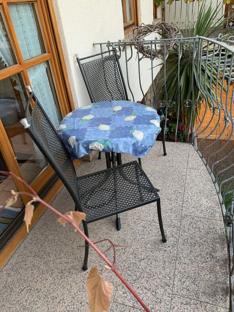 Prenájom bytu 2-izbový 60 m², Bahnhofstr. 12, Erpolzheim, Porýnie-Falcko Prenájom bytu 2-izbový 60 m², Bahnhofstr. 12, Erpolzheim, Porýnie-Falcko