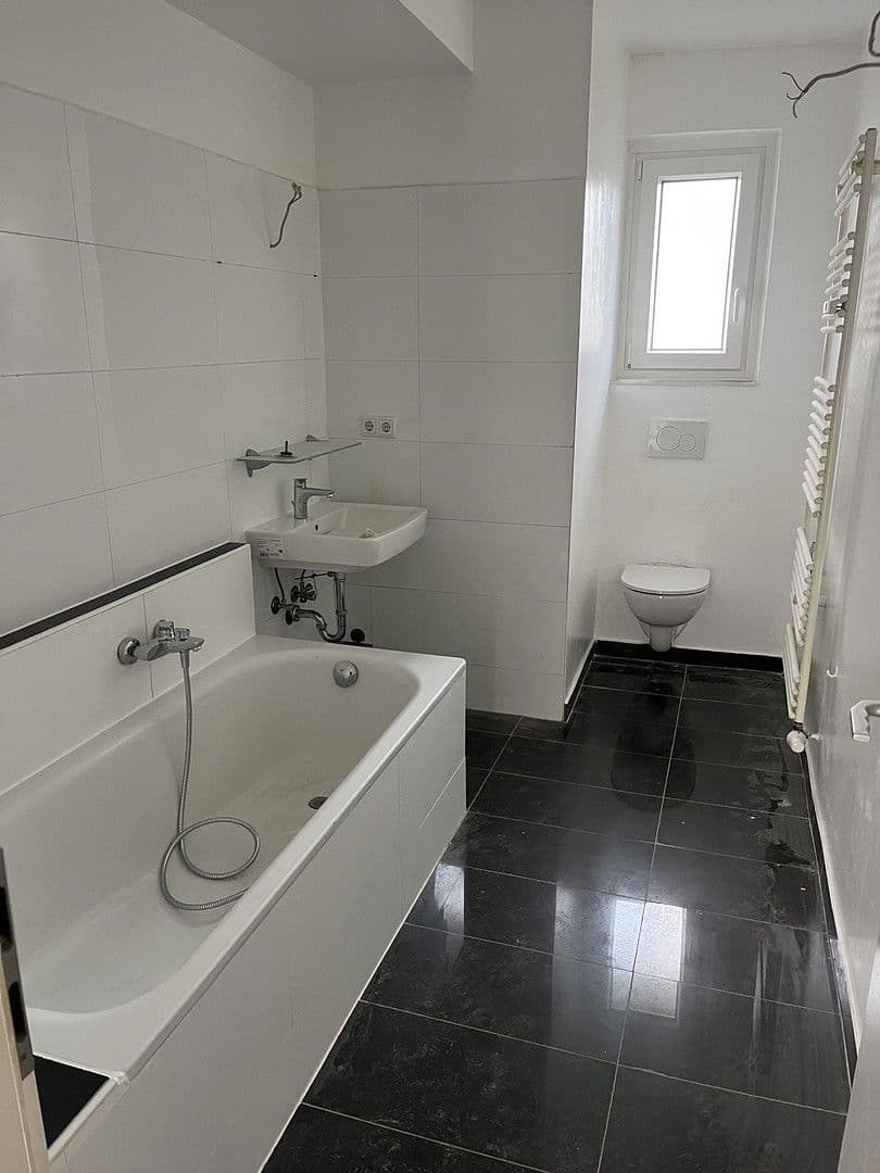 Prenájom bytu 3-izbový 92 m², St.-Anton-Str. 21, Krefeld, Severné Porýnie - Westfálsko Prenájom bytu 3-izbový 92 m², St.-Anton-Str. 21, Krefeld, Severné Porýnie - Westfálsko