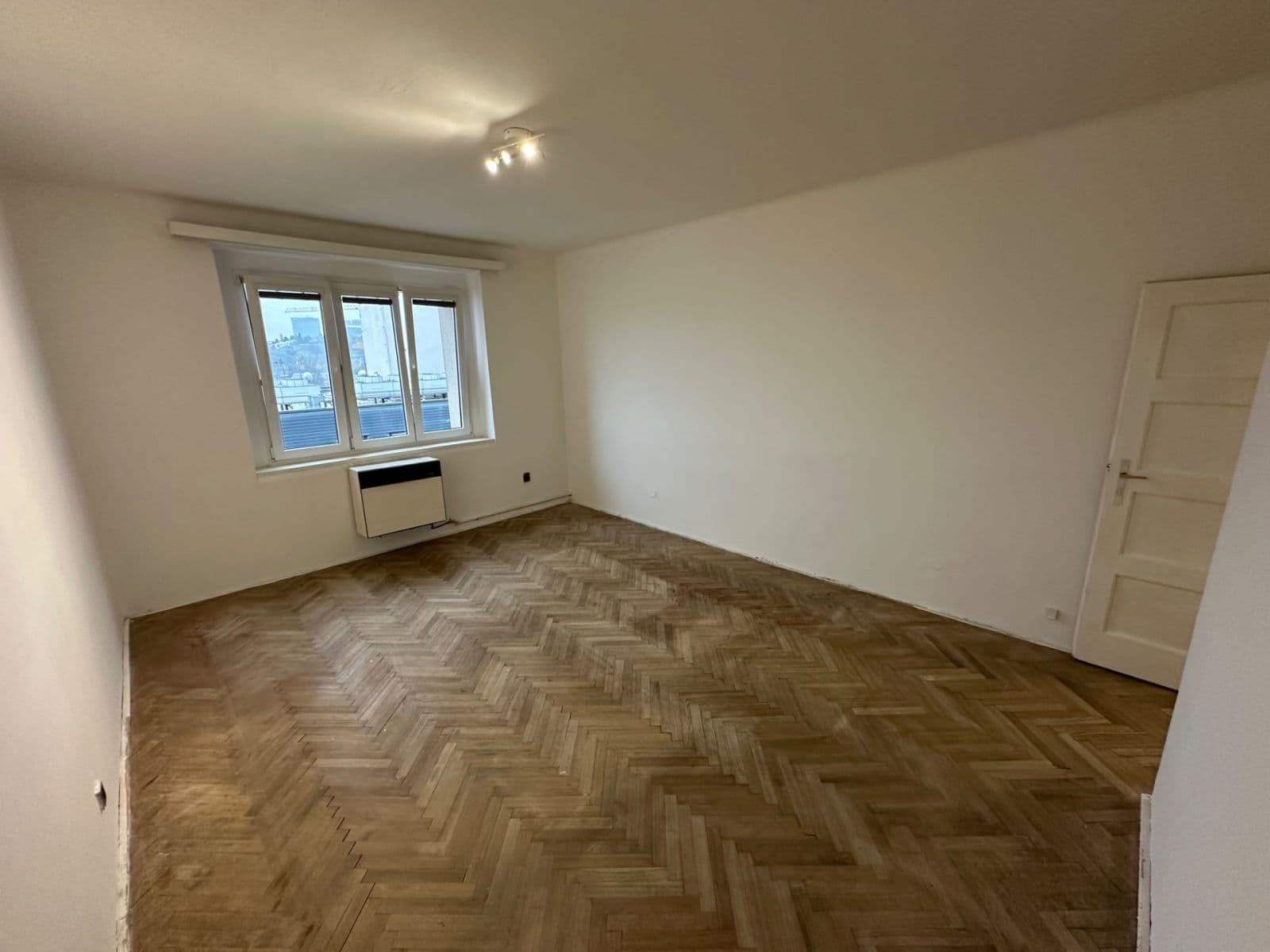 Prenájom bytu 2-izbový 49 m², Křížová, Praha, Praha Prenájom bytu 2-izbový 49 m², Křížová, Praha, Praha