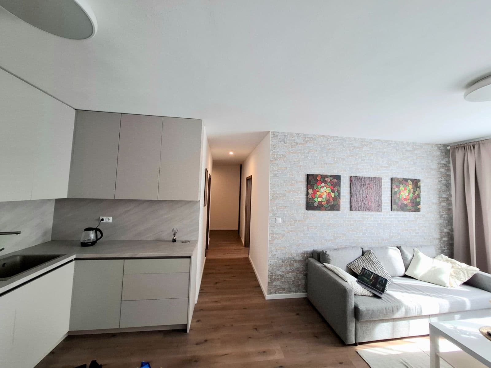 Prenájom bytu 2-izbový 53 m², Pri Hrubej lúke, Dúbravka, Bratislavský kraj Prenájom bytu 2-izbový 53 m², Pri Hrubej lúke, Dúbravka, Bratislavský kraj