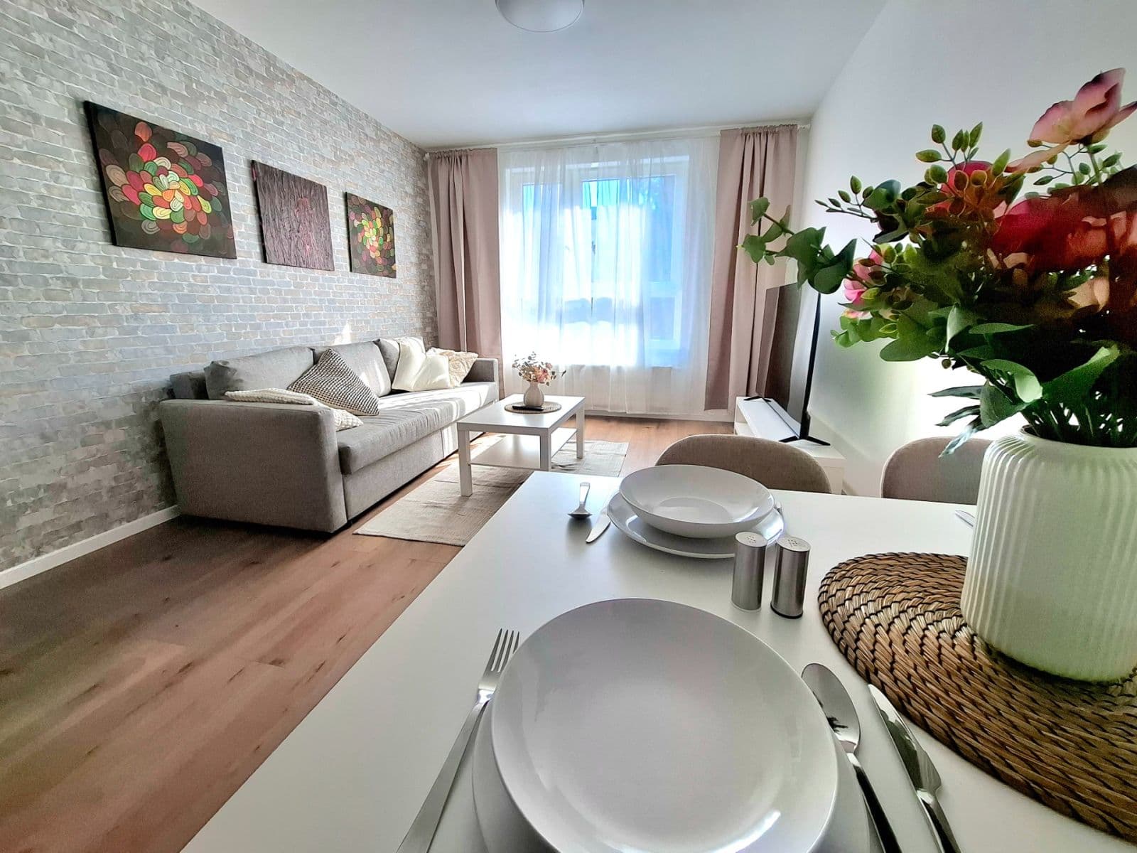 Prenájom bytu 2-izbový 53 m², Pri Hrubej lúke, Dúbravka, Bratislavský kraj Prenájom bytu 2-izbový 53 m², Pri Hrubej lúke, Dúbravka, Bratislavský kraj