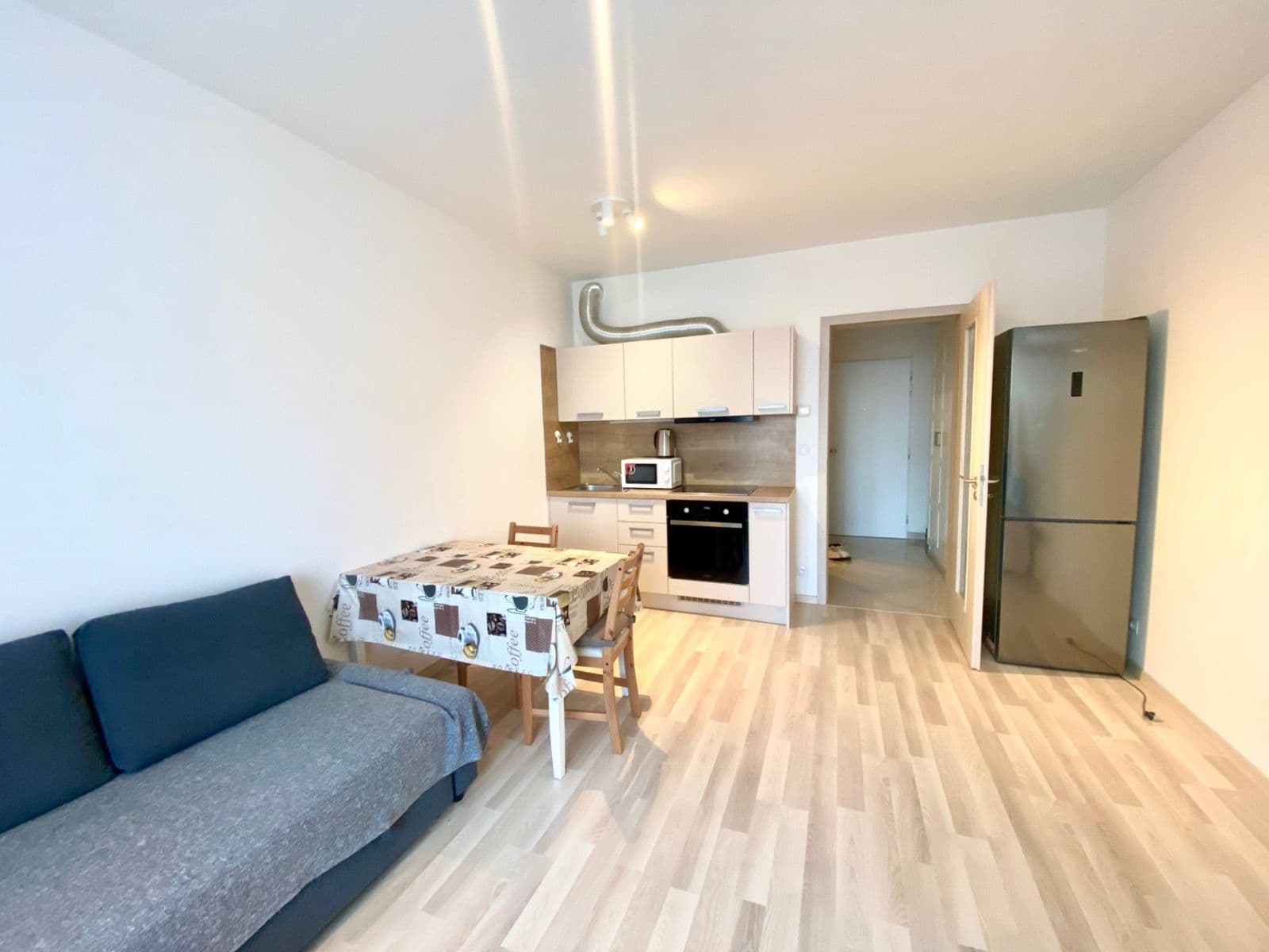 Prenájom bytu 1-izbový 32 m², Mantovská, Praha, Praha Prenájom bytu 1-izbový 32 m², Mantovská, Praha, Praha