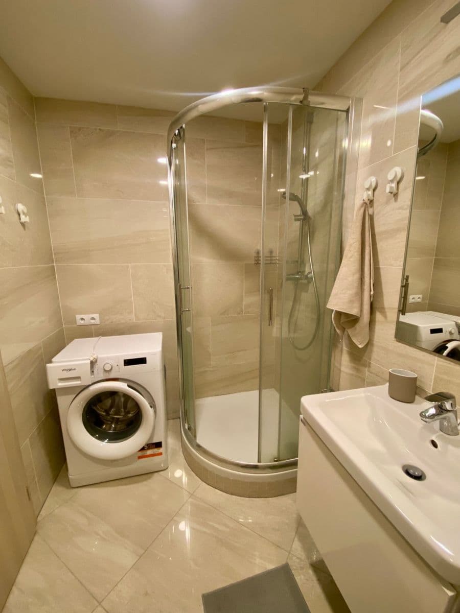 Prenájom bytu 1-izbový 32 m², Mantovská, Praha, Praha Prenájom bytu 1-izbový 32 m², Mantovská, Praha, Praha