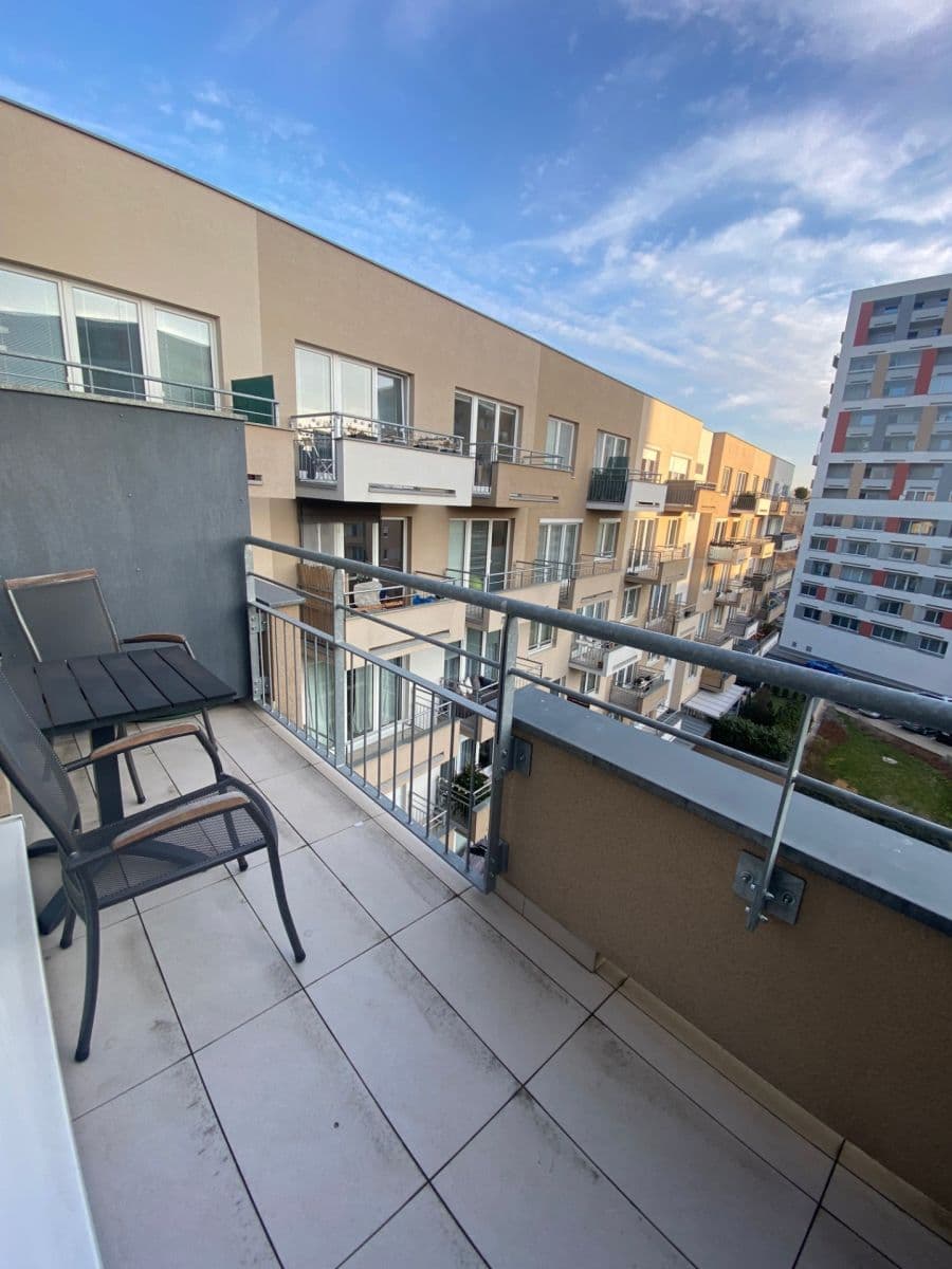 Prenájom bytu 1-izbový 32 m², Mantovská, Praha, Praha Prenájom bytu 1-izbový 32 m², Mantovská, Praha, Praha