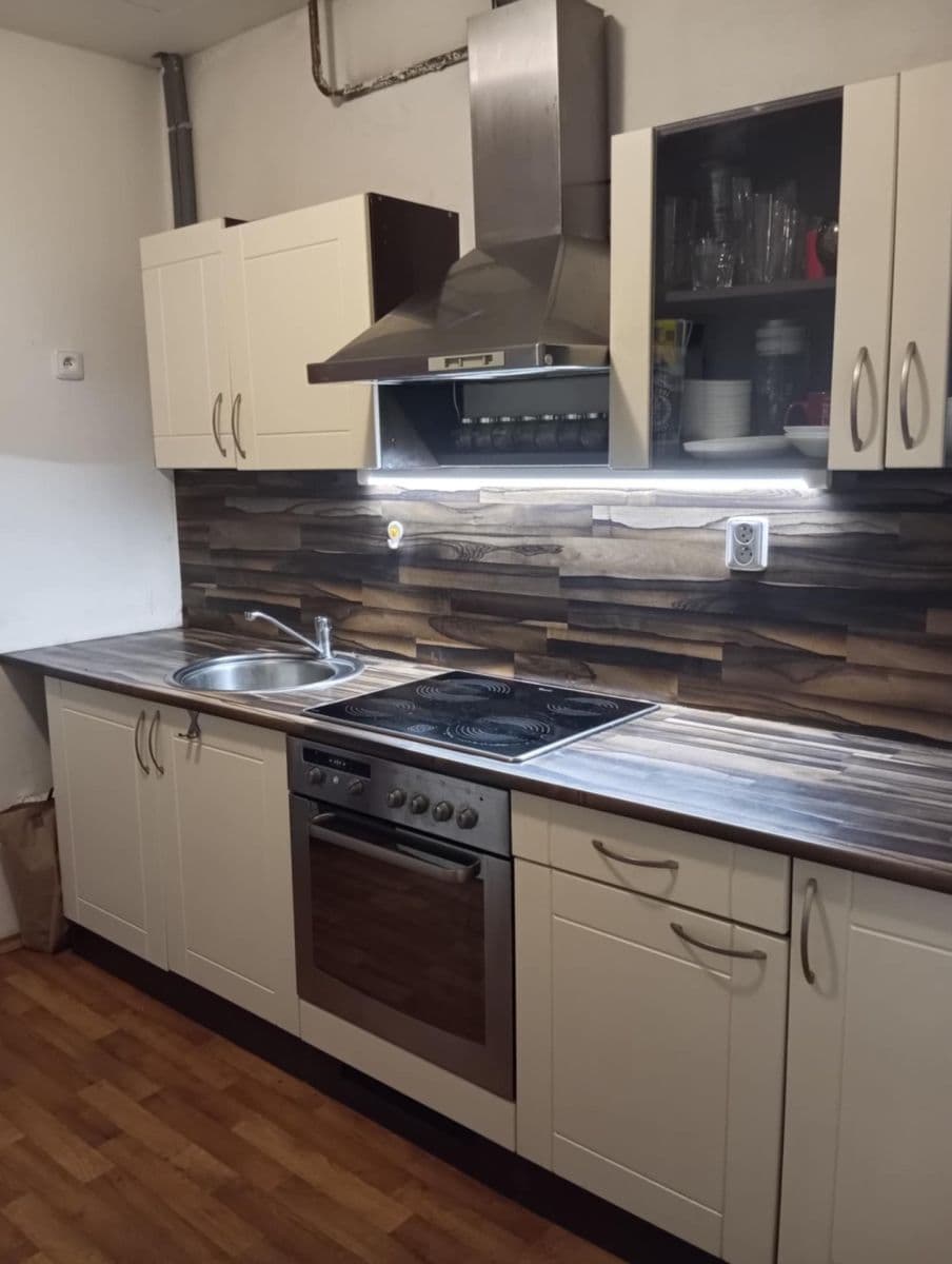 Prenájom bytu 1-izbový 35 m², Votroubkova, Brno, Jihomoravský kraj Prenájom bytu 1-izbový 35 m², Votroubkova, Brno, Jihomoravský kraj