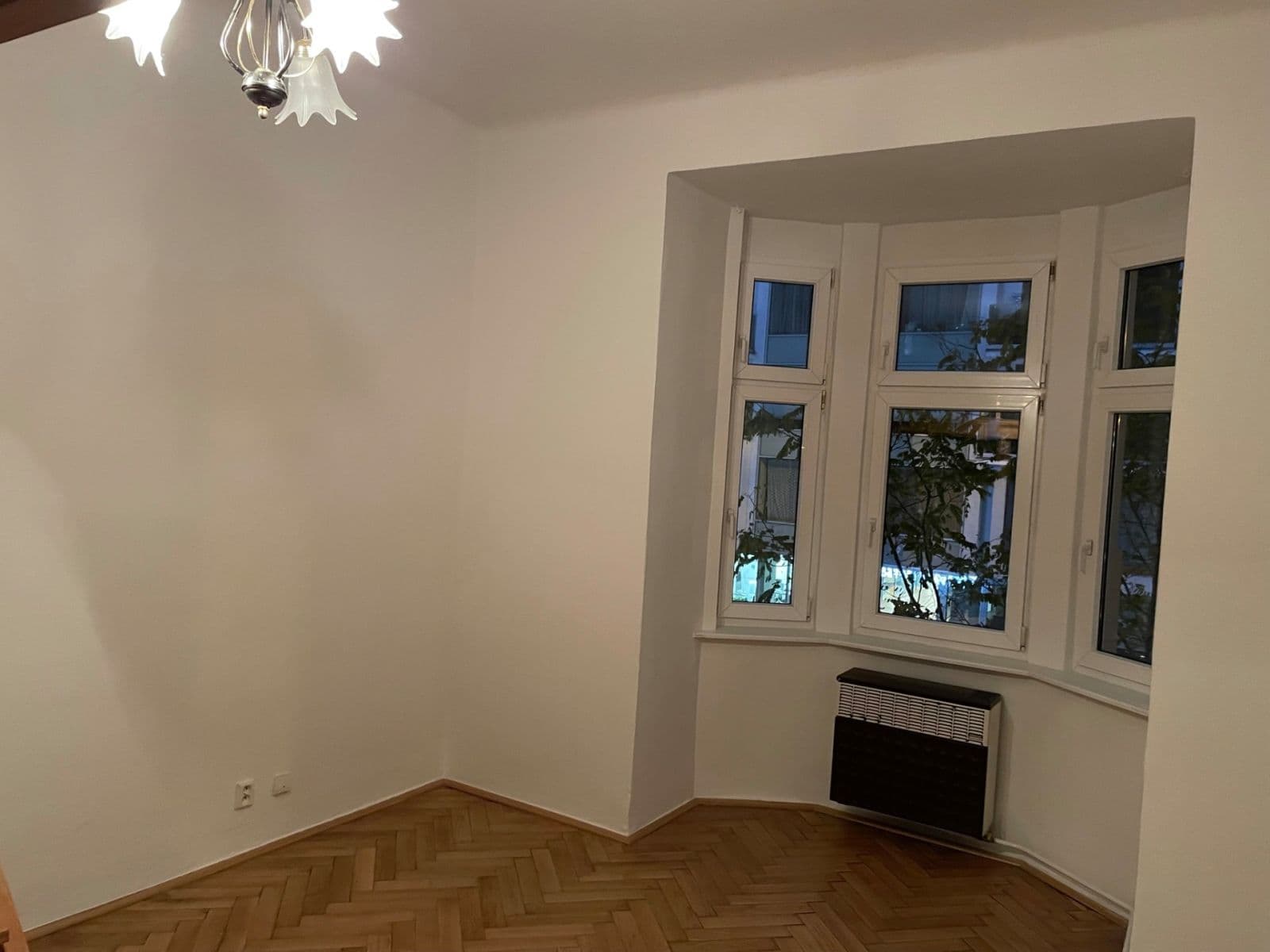 Prenájom bytu 2-izbový 51 m², Komunardů, Praha, Praha Prenájom bytu 2-izbový 51 m², Komunardů, Praha, Praha