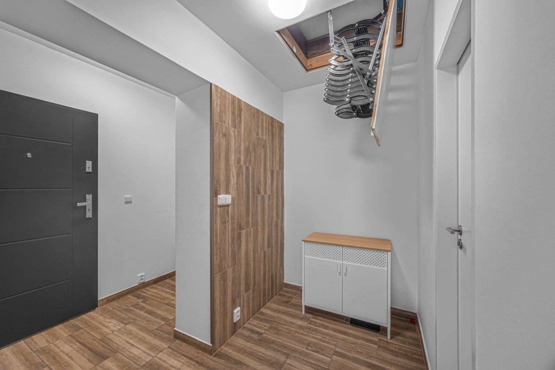 Predaj bytu 2-izbový 47 m², B. Němcové, Horoměřice, Středočeský kraj Predaj bytu 2-izbový 47 m², B. Němcové, Horoměřice, Středočeský kraj