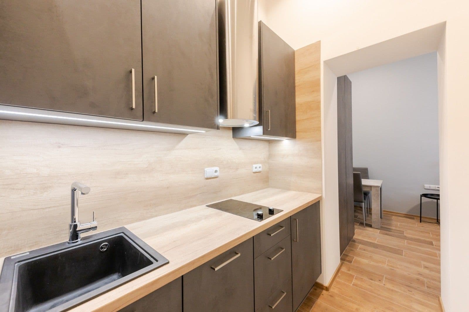 Prenájom bytu 1-izbový 23 m², Janáčkovo nábřeží, Praha, Praha Prenájom bytu 1-izbový 23 m², Janáčkovo nábřeží, Praha, Praha