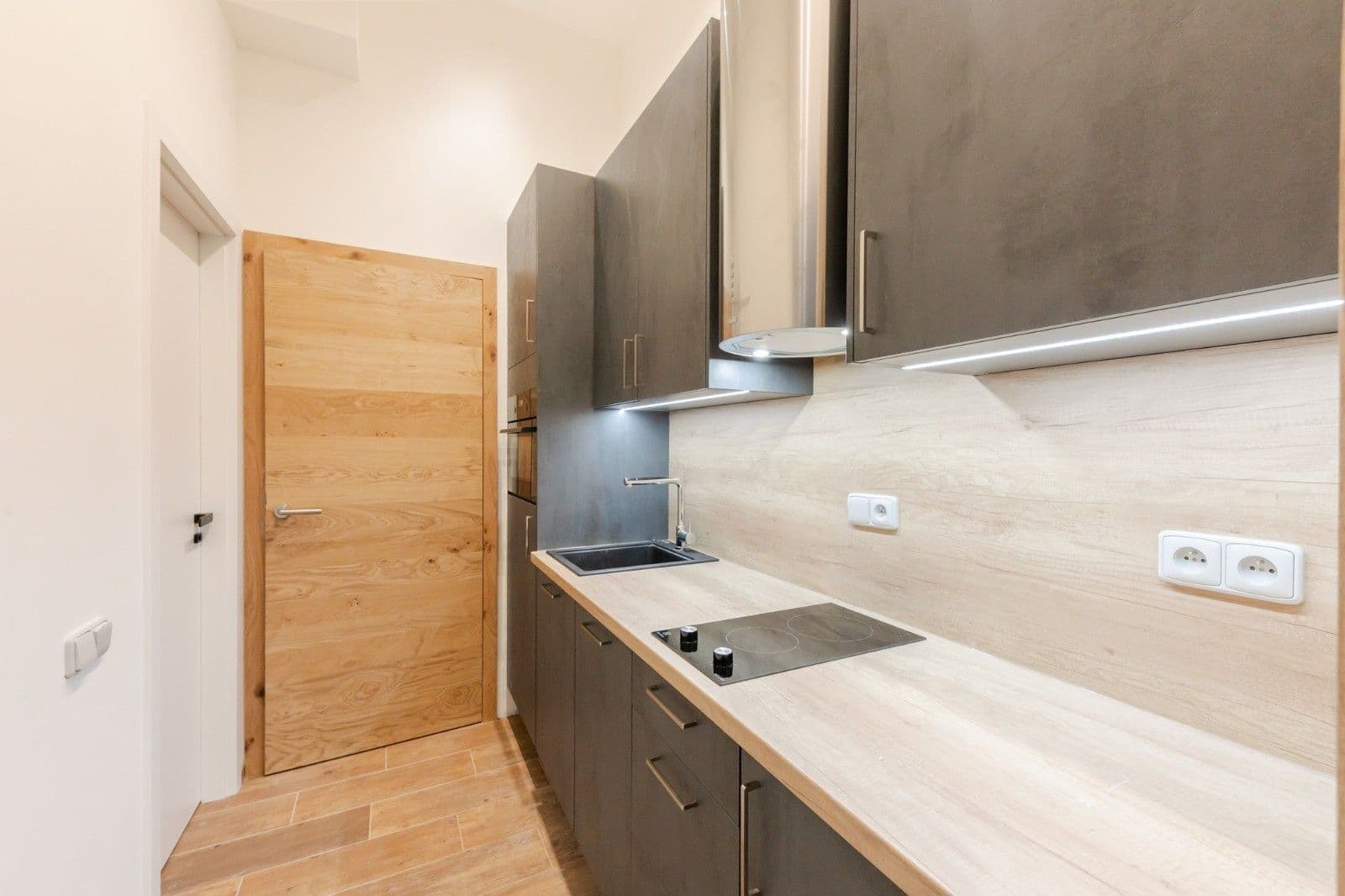 Prenájom bytu 1-izbový 23 m², Janáčkovo nábřeží, Praha, Praha Prenájom bytu 1-izbový 23 m², Janáčkovo nábřeží, Praha, Praha