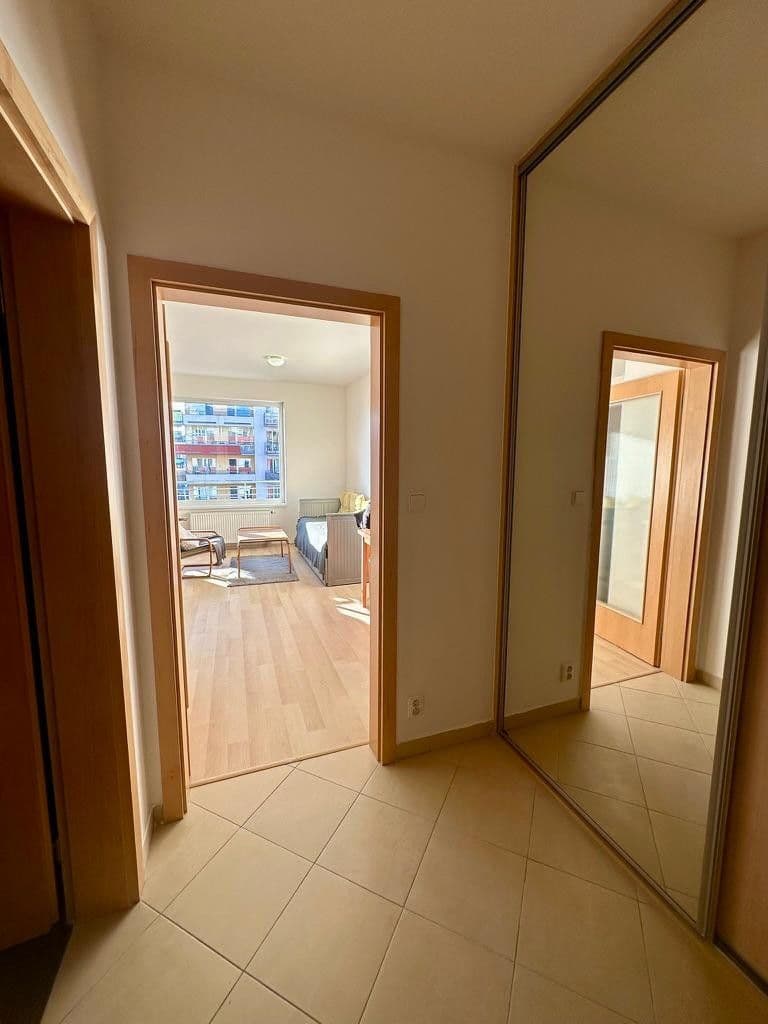 Prenájom bytu 1-izbový 36 m², Miroslava Hajna, Praha, Praha Prenájom bytu 1-izbový 36 m², Miroslava Hajna, Praha, Praha