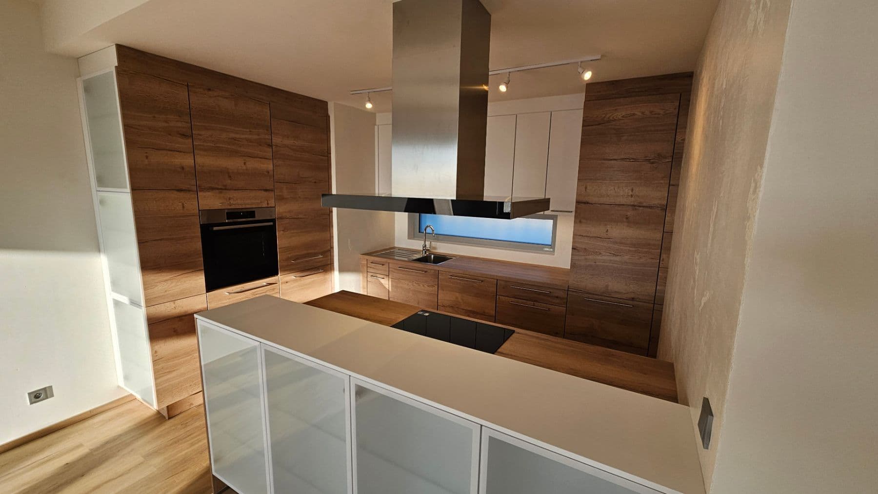 Prenájom bytu 2-izbový 71 m², Velvary, Středočeský kraj Prenájom bytu 2-izbový 71 m², Velvary, Středočeský kraj