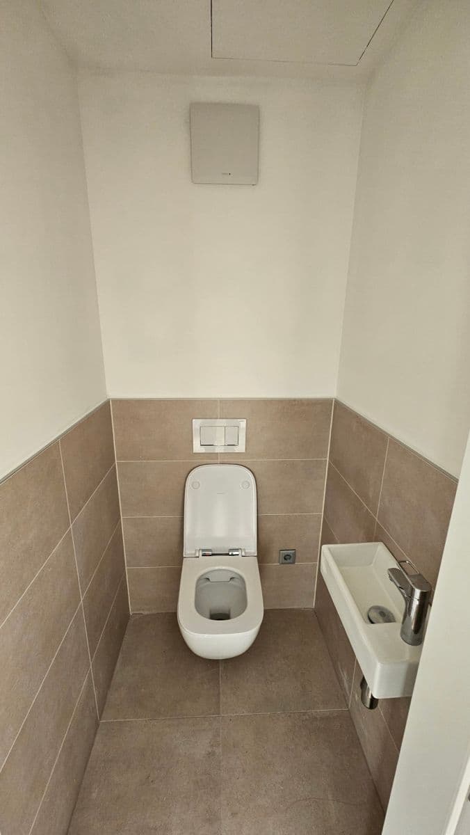 Prenájom bytu 2-izbový 71 m², Velvary, Středočeský kraj Prenájom bytu 2-izbový 71 m², Velvary, Středočeský kraj