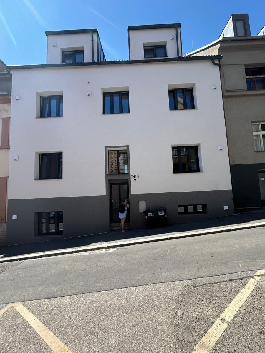 Prenájom bytu 2-izbový 40 m², Za Návsí, Praha, Praha Prenájom bytu 2-izbový 40 m², Za Návsí, Praha, Praha