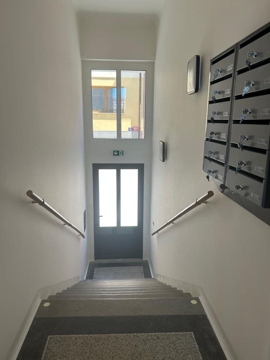 Prenájom bytu 2-izbový 40 m², Za Návsí, Praha, Praha Prenájom bytu 2-izbový 40 m², Za Návsí, Praha, Praha