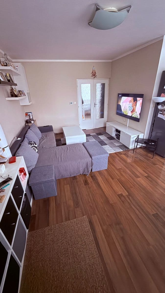 Prenájom bytu 3-izbový 57 m², U Strouhy, Vestec, Středočeský kraj Prenájom bytu 3-izbový 57 m², U Strouhy, Vestec, Středočeský kraj