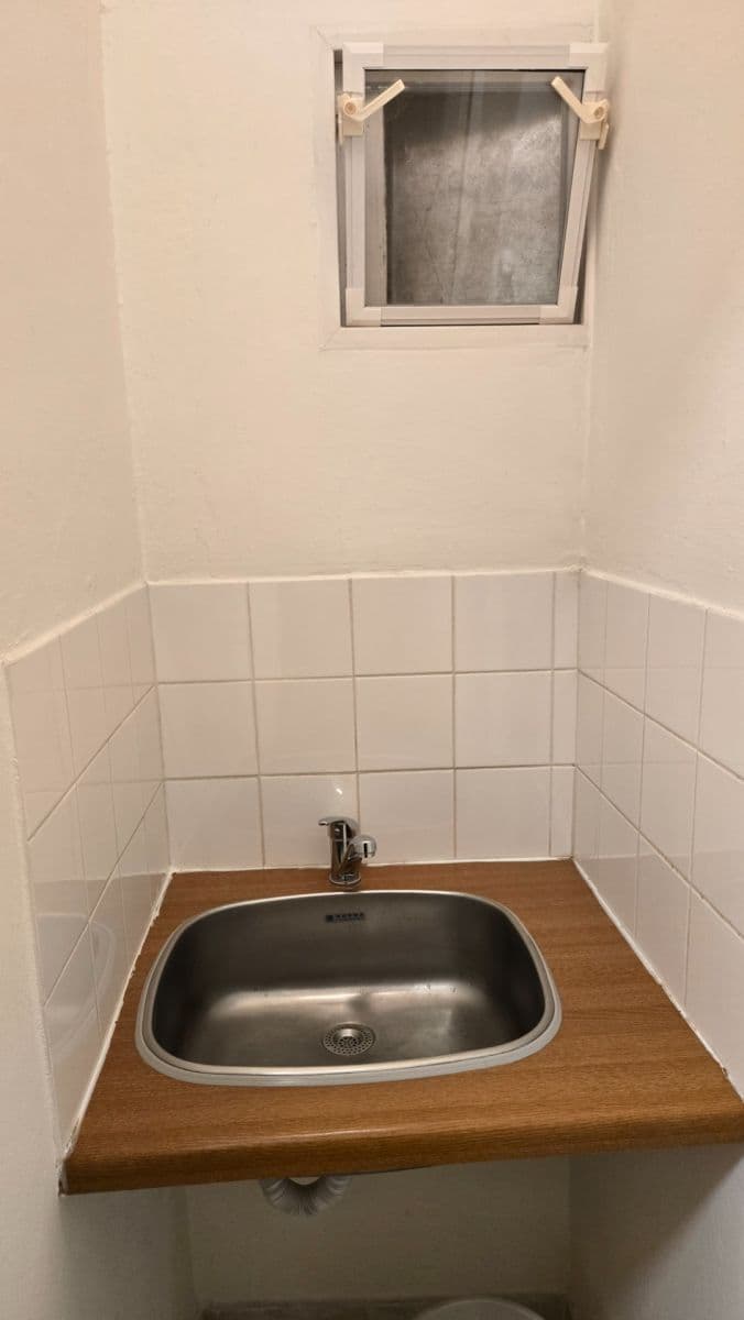 Prenájom bytu 1-izbový 30 m², Vrchlického, Praha, Praha Prenájom bytu 1-izbový 30 m², Vrchlického, Praha, Praha