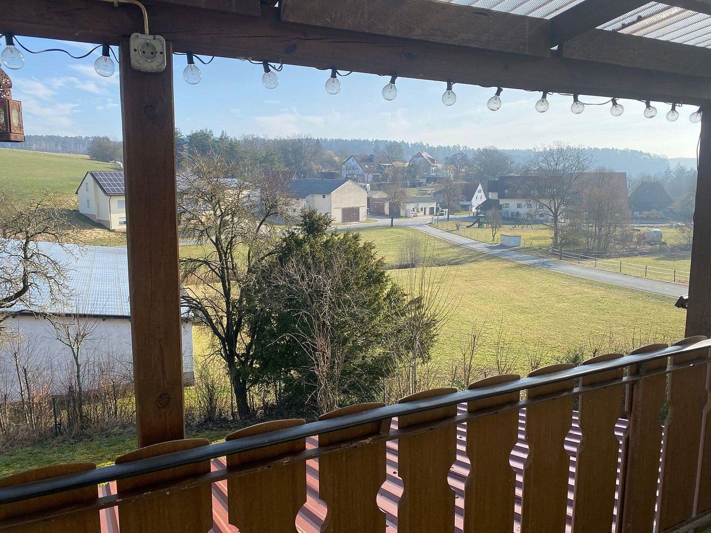 Prenájom bytu 4-izbový 100 m², Markt Erlbach, Bavorsko Prenájom bytu 4-izbový 100 m², Markt Erlbach, Bavorsko