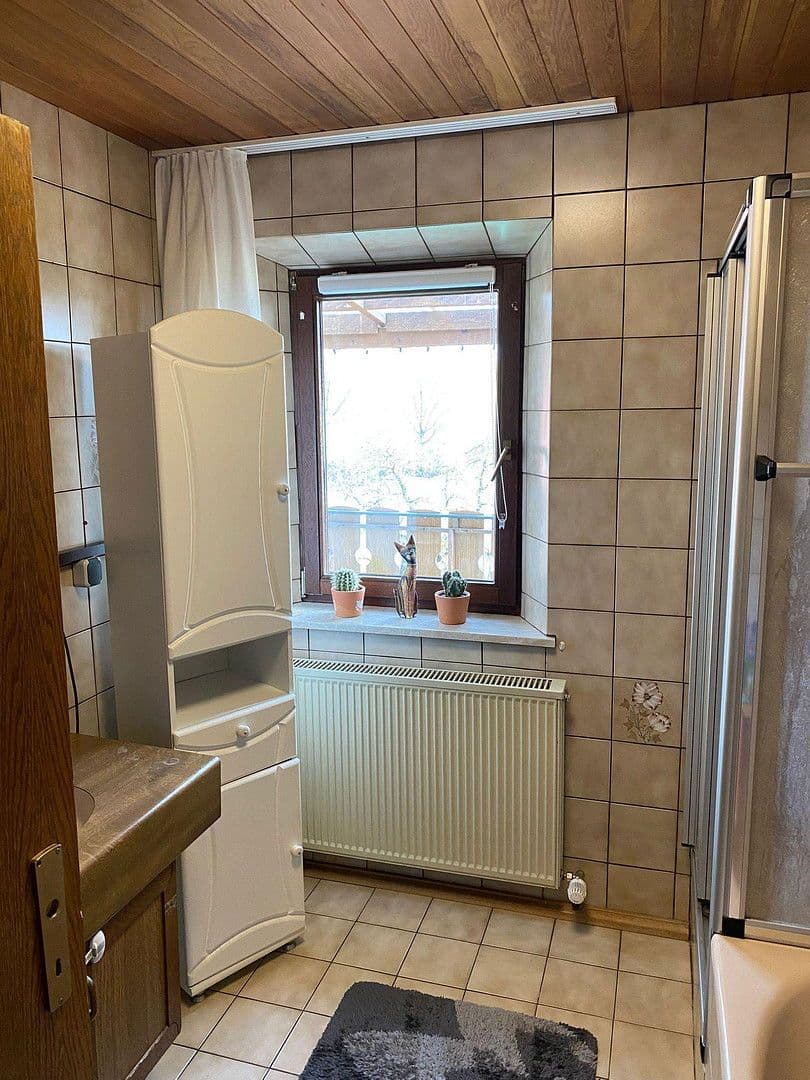 Prenájom bytu 4-izbový 100 m², Markt Erlbach, Bavorsko Prenájom bytu 4-izbový 100 m², Markt Erlbach, Bavorsko