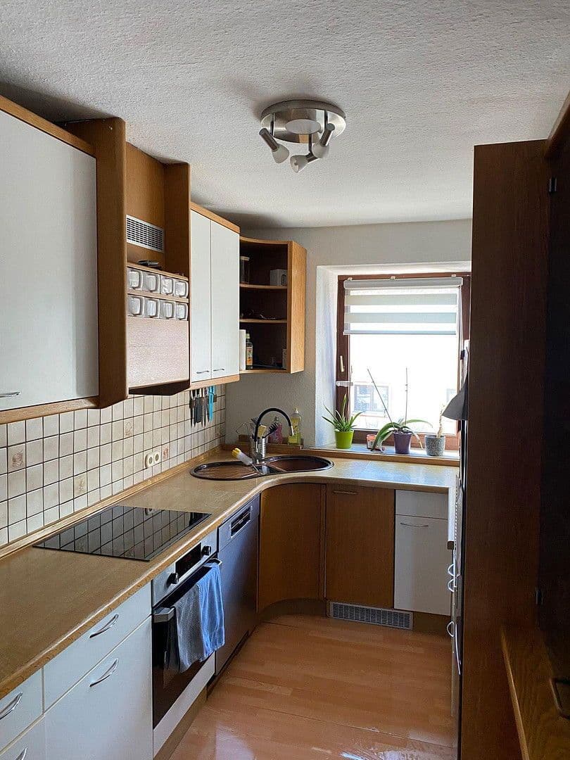 Prenájom bytu 4-izbový 100 m², Markt Erlbach, Bavorsko Prenájom bytu 4-izbový 100 m², Markt Erlbach, Bavorsko