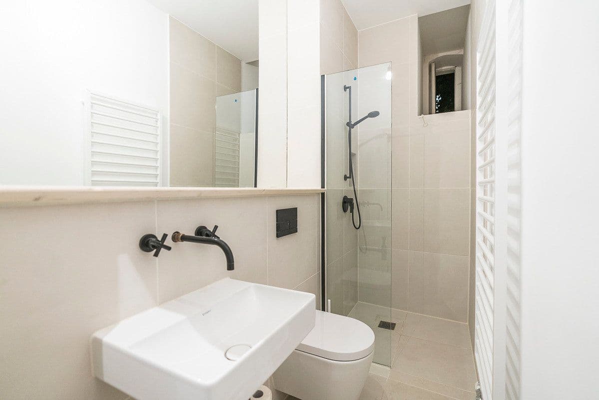 Predaj bytu 2-izbový 56 m², Hermannstraße 56, Berlin, Berlín Predaj bytu 2-izbový 56 m², Hermannstraße 56, Berlin, Berlín