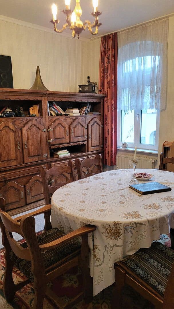 Predaj domu 210 m², pozemek 2.142 m², Friedrich-Ebert-Strasse 23, Naumburg (Saale), Sasko-Anhaltsko Predaj domu 210 m², pozemek 2.142 m², Friedrich-Ebert-Strasse 23, Naumburg (Saale), Sasko-Anhaltsko