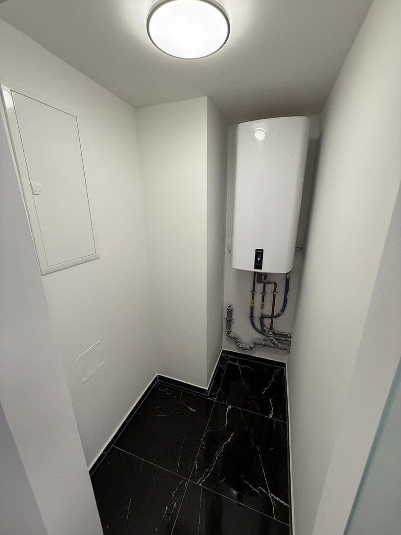 Prenájom bytu 3-izbový 68 m², Stuttgart, Bádensko-Wurttembersko Prenájom bytu 3-izbový 68 m², Stuttgart, Bádensko-Wurttembersko