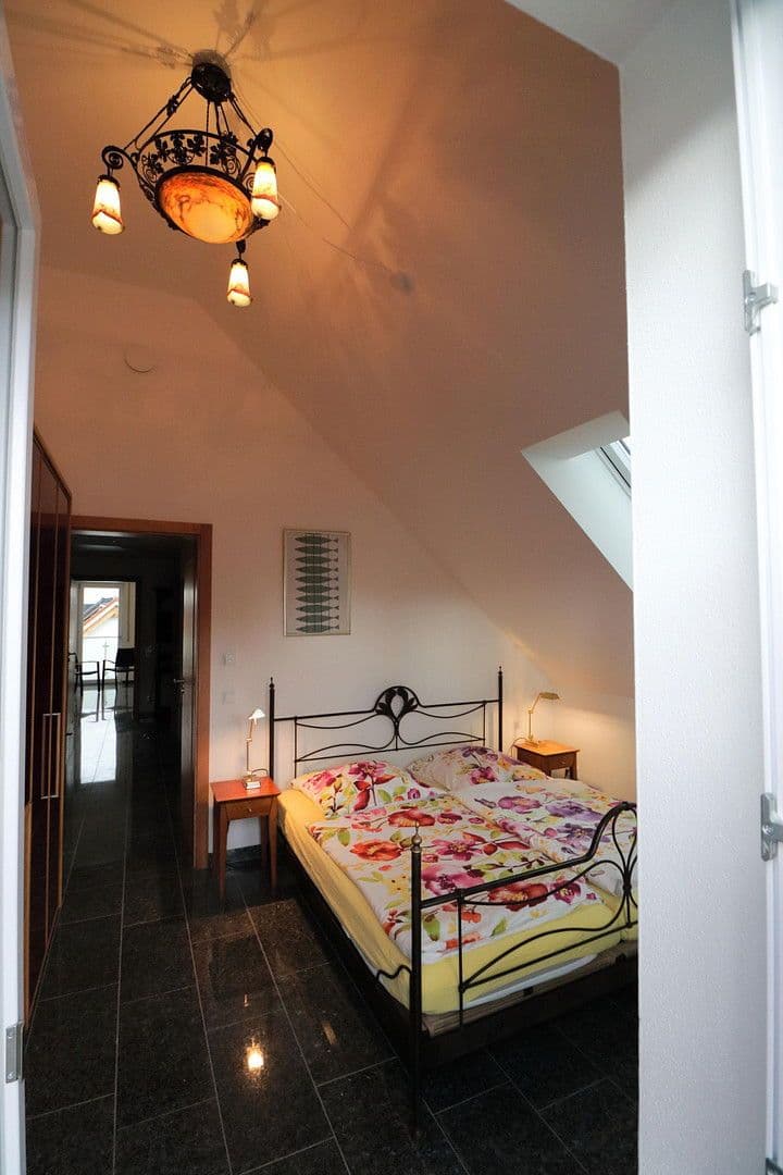 Prenájom bytu 3-izbový 90 m², Senftenauerstraße 154, München, Bavorsko Prenájom bytu 3-izbový 90 m², Senftenauerstraße 154, München, Bavorsko