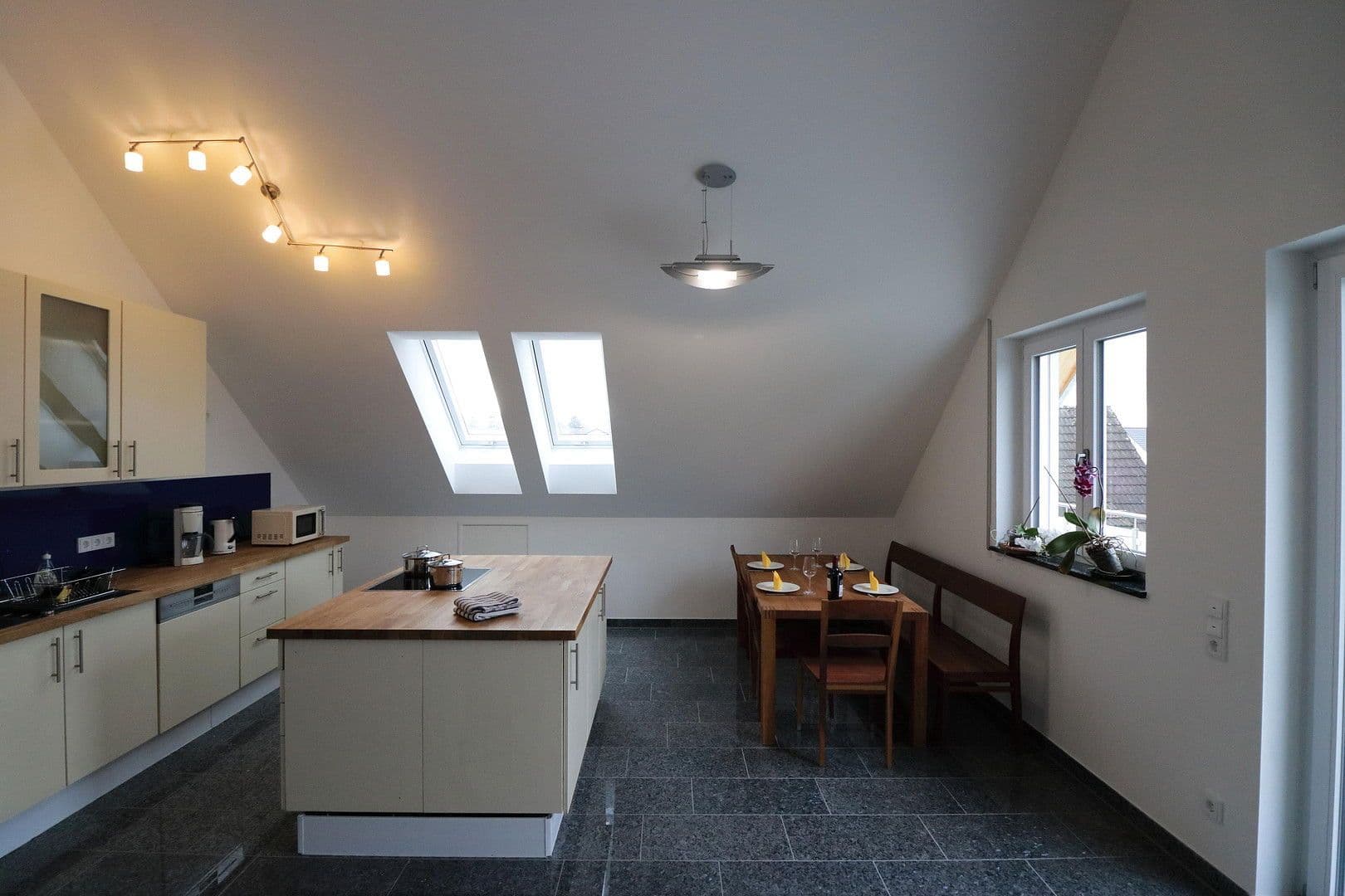 Prenájom bytu 3-izbový 90 m², Senftenauerstraße 154, München, Bavorsko Prenájom bytu 3-izbový 90 m², Senftenauerstraße 154, München, Bavorsko