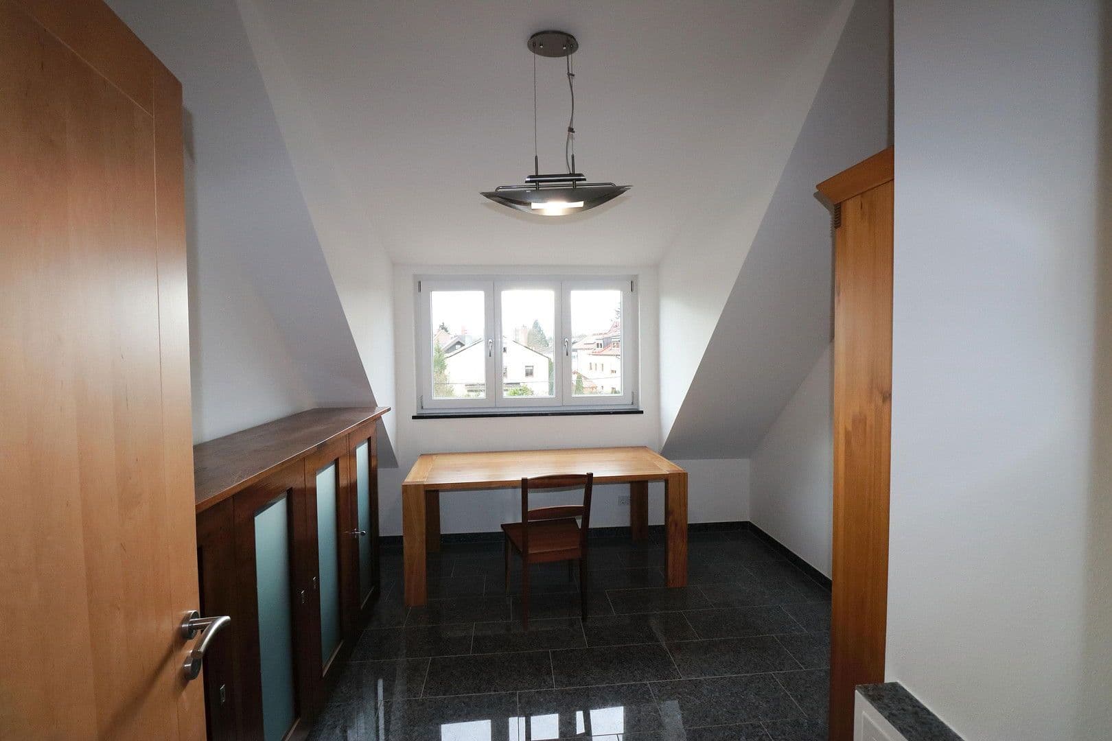 Prenájom bytu 3-izbový 90 m², Senftenauerstraße 154, München, Bavorsko Prenájom bytu 3-izbový 90 m², Senftenauerstraße 154, München, Bavorsko