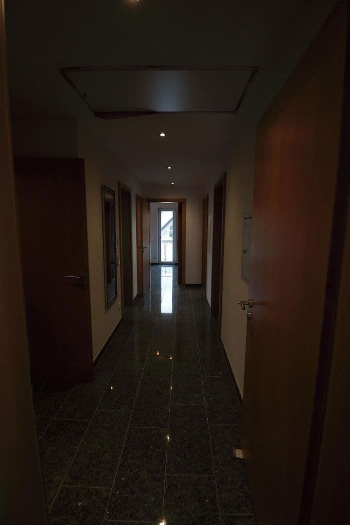 Prenájom bytu 3-izbový 90 m², Senftenauerstraße 154, München, Bavorsko Prenájom bytu 3-izbový 90 m², Senftenauerstraße 154, München, Bavorsko