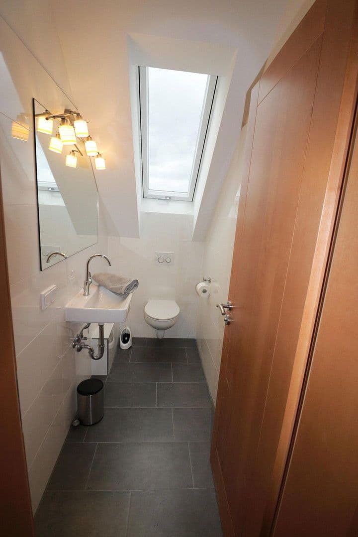 Prenájom bytu 3-izbový 90 m², Senftenauerstraße 154, München, Bavorsko Prenájom bytu 3-izbový 90 m², Senftenauerstraße 154, München, Bavorsko