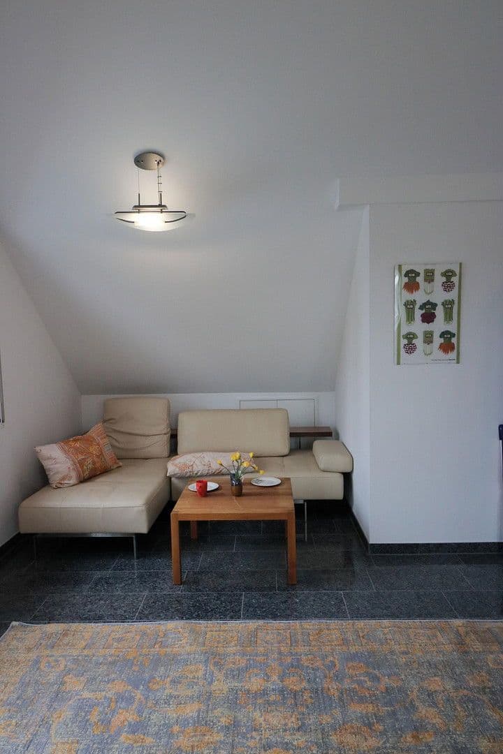 Prenájom bytu 3-izbový 90 m², Senftenauerstraße 154, München, Bavorsko Prenájom bytu 3-izbový 90 m², Senftenauerstraße 154, München, Bavorsko