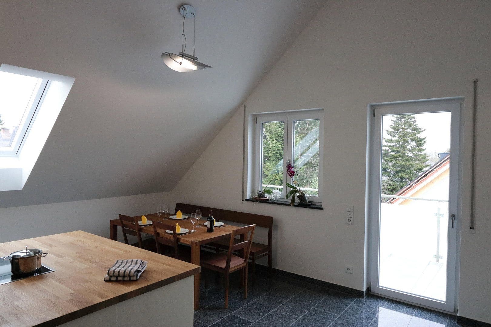 Prenájom bytu 3-izbový 90 m², Senftenauerstraße 154, München, Bavorsko Prenájom bytu 3-izbový 90 m², Senftenauerstraße 154, München, Bavorsko