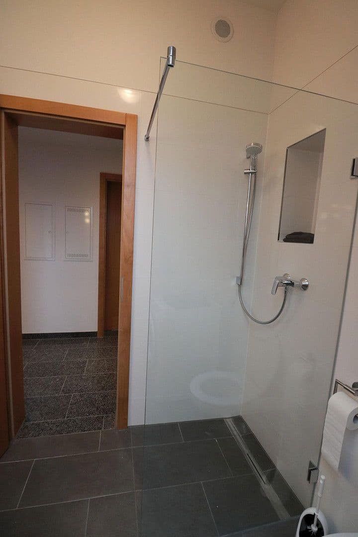 Prenájom bytu 3-izbový 90 m², Senftenauerstraße 154, München, Bavorsko Prenájom bytu 3-izbový 90 m², Senftenauerstraße 154, München, Bavorsko