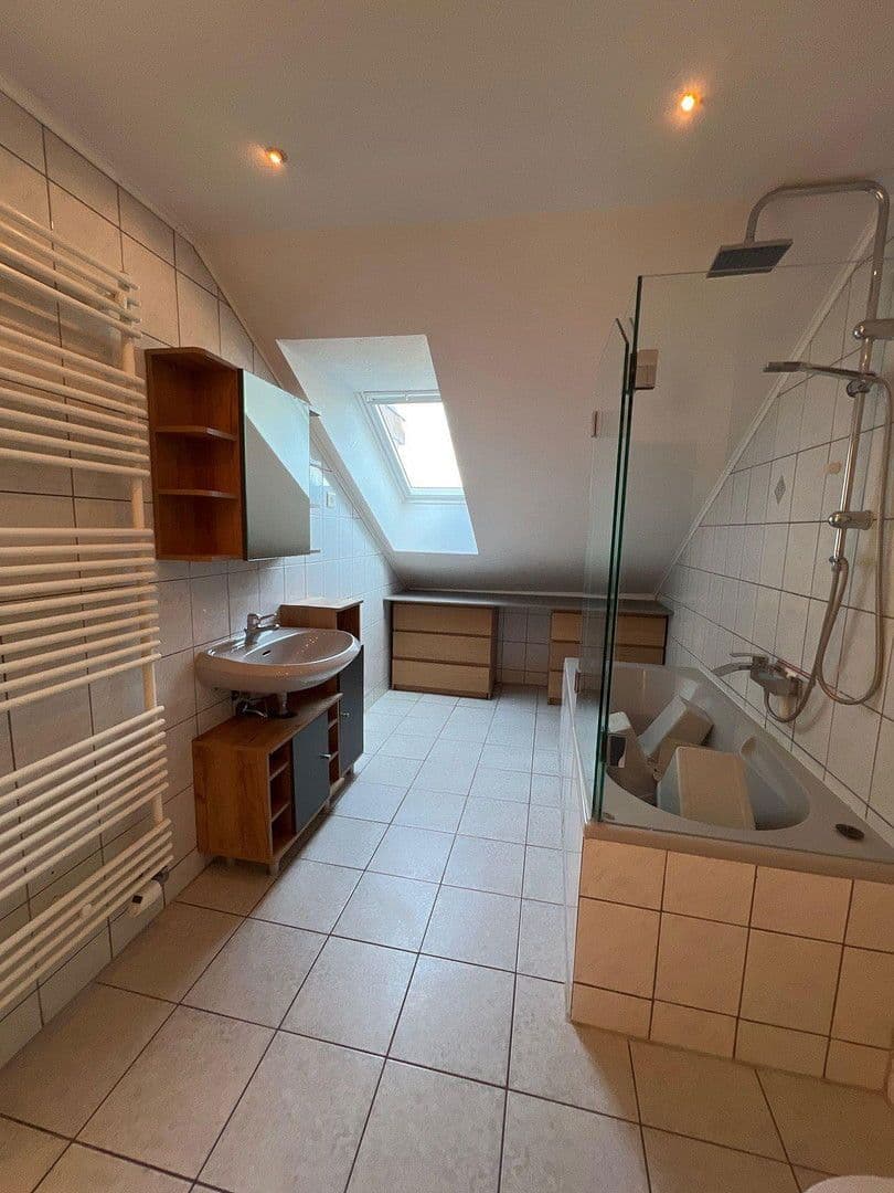 Prenájom bytu 4-izbový 113 m², Friedrich List str 25, Unna, Severné Porýnie - Westfálsko Prenájom bytu 4-izbový 113 m², Friedrich List str 25, Unna, Severné Porýnie - Westfálsko