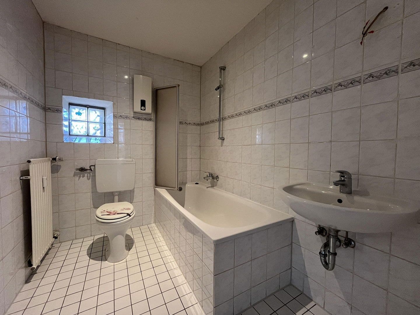 Prenájom bytu 3-izbový 66 m², Schmiedstraße 24, Oberhausen, Severné Porýnie - Westfálsko Prenájom bytu 3-izbový 66 m², Schmiedstraße 24, Oberhausen, Severné Porýnie - Westfálsko