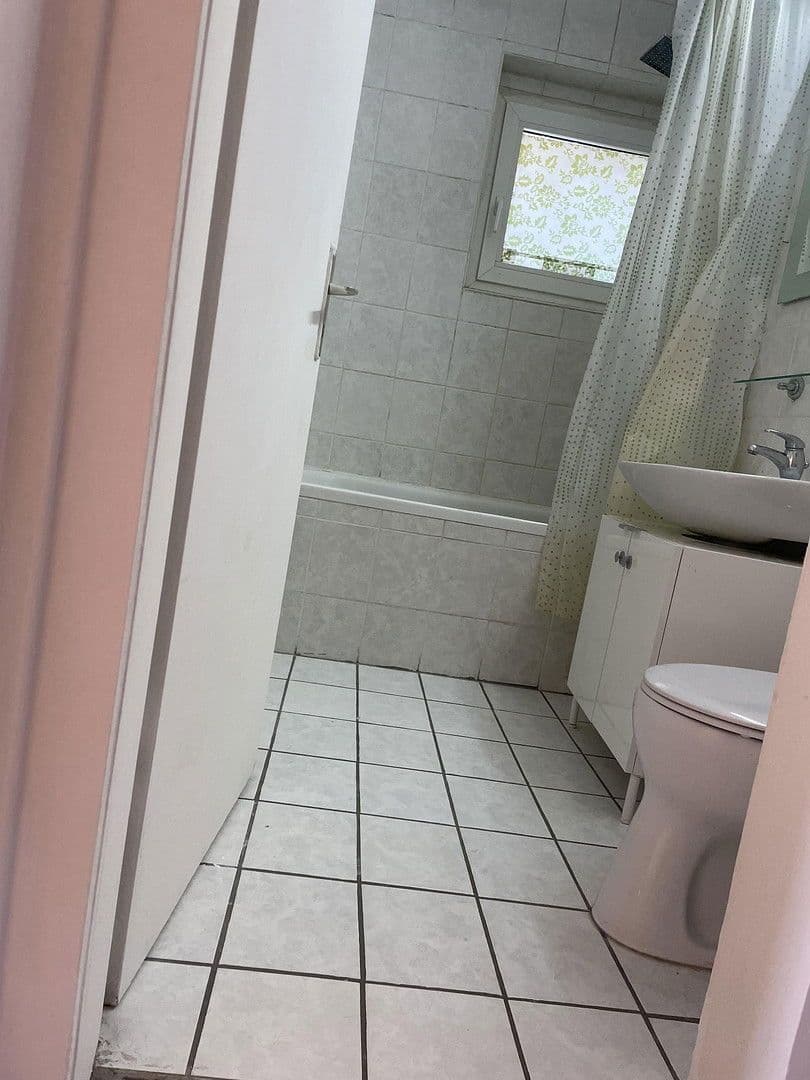 Prenájom bytu 3-izbový 58 m², Rommerskircherstr X, Köln, Severné Porýnie - Westfálsko Prenájom bytu 3-izbový 58 m², Rommerskircherstr X, Köln, Severné Porýnie - Westfálsko