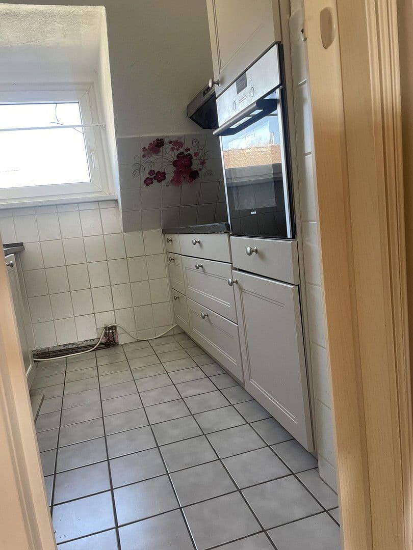 Prenájom bytu 3-izbový 58 m², Rommerskircherstr X, Köln, Severné Porýnie - Westfálsko Prenájom bytu 3-izbový 58 m², Rommerskircherstr X, Köln, Severné Porýnie - Westfálsko